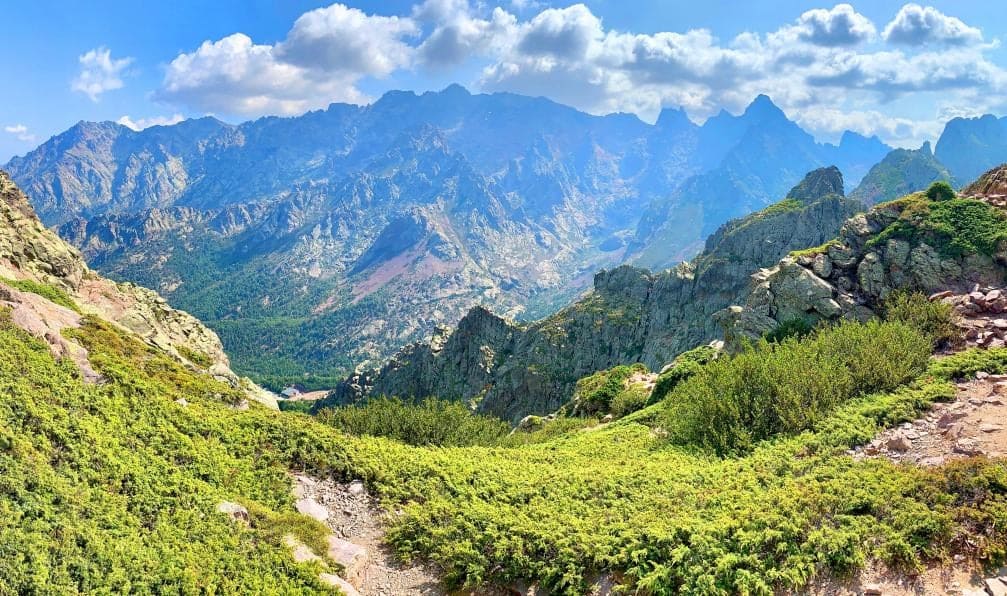Paysage montagneux du GR20 nord de Vizzavona à Calenzana en Corse
