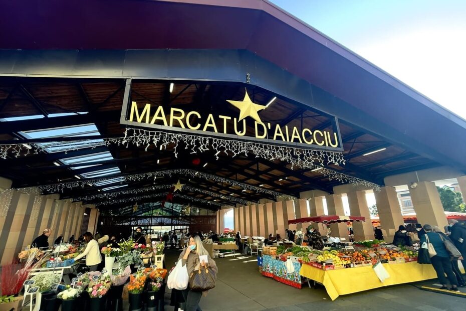 Entrée du marché couvert d'Ajaccio, Marcatu d'Aiacciu