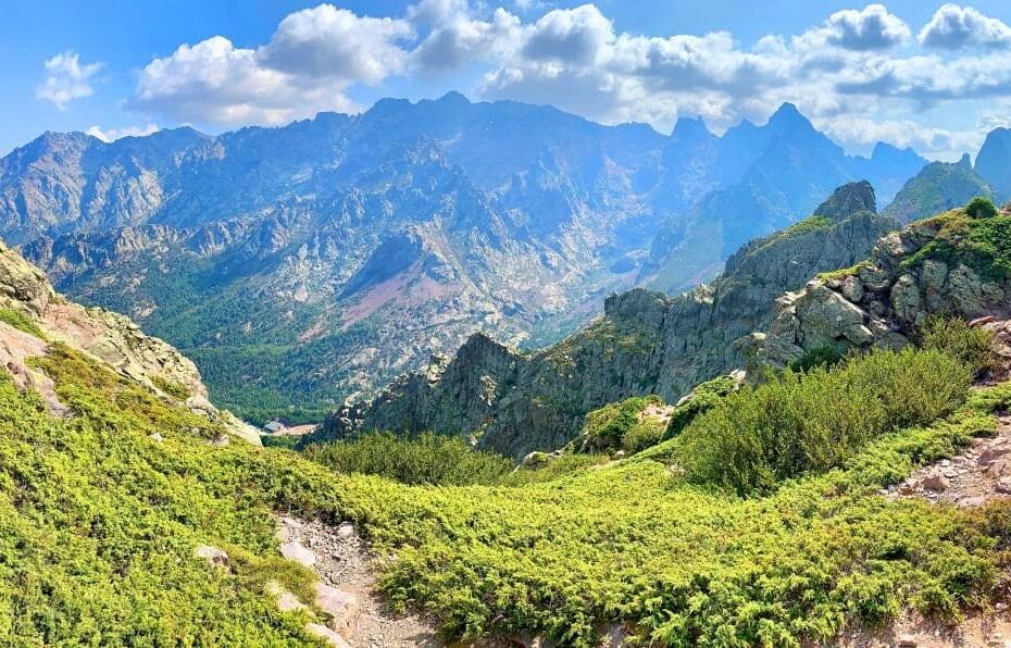 Paysage montagneux du GR20 nord de Vizzavona à Calenzana en Corse
